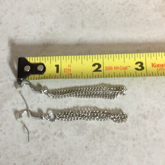 NWT Paparazzi Silver Chain Dangle Earrings - Picture 3 of 3